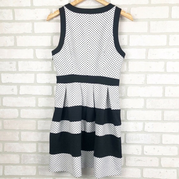 ELLE Dress Striped Geo Jacquard Fit & Flare Sleeveless Black White Size 10 - Picture 6 of 7